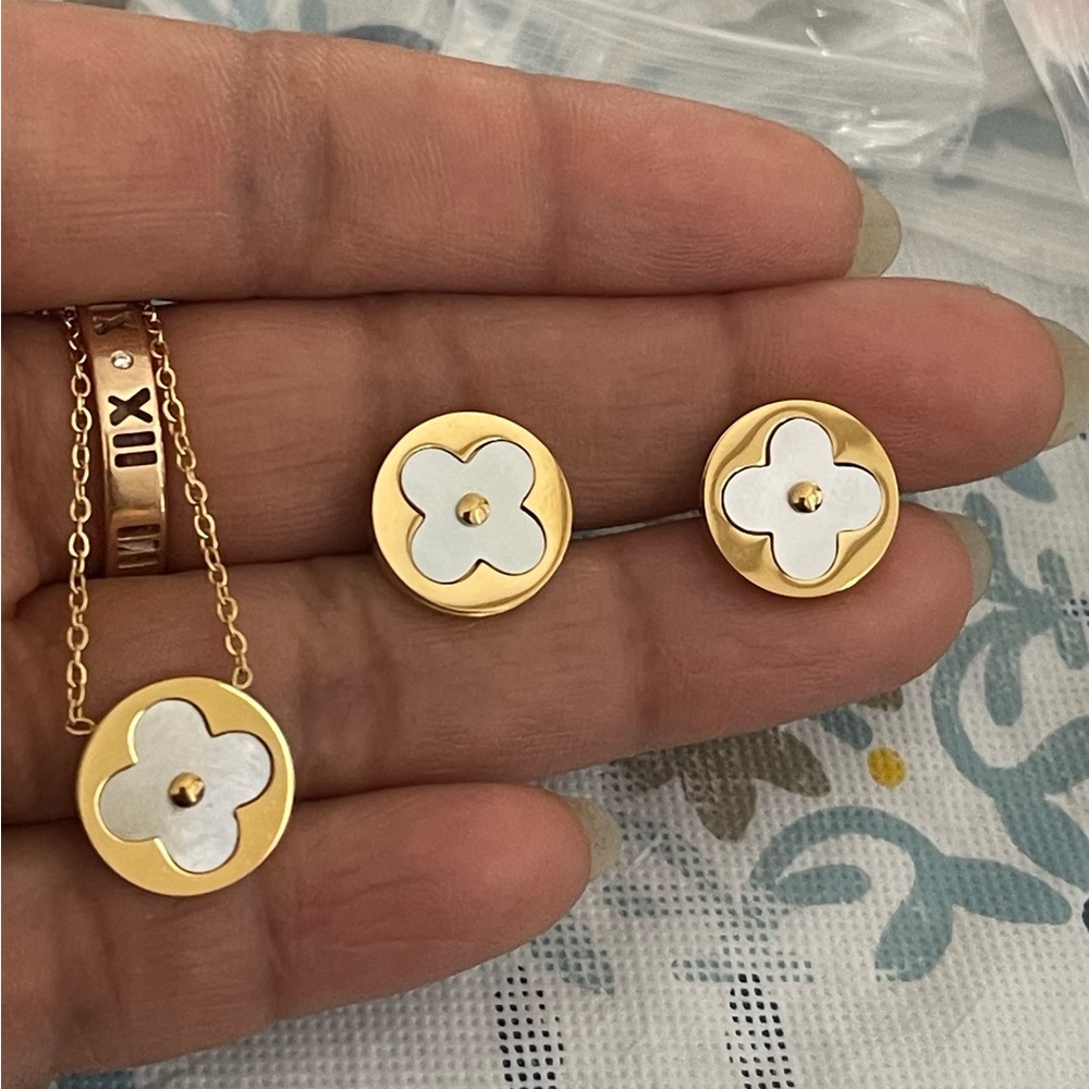 18k gold plated clover earrings n necklace set